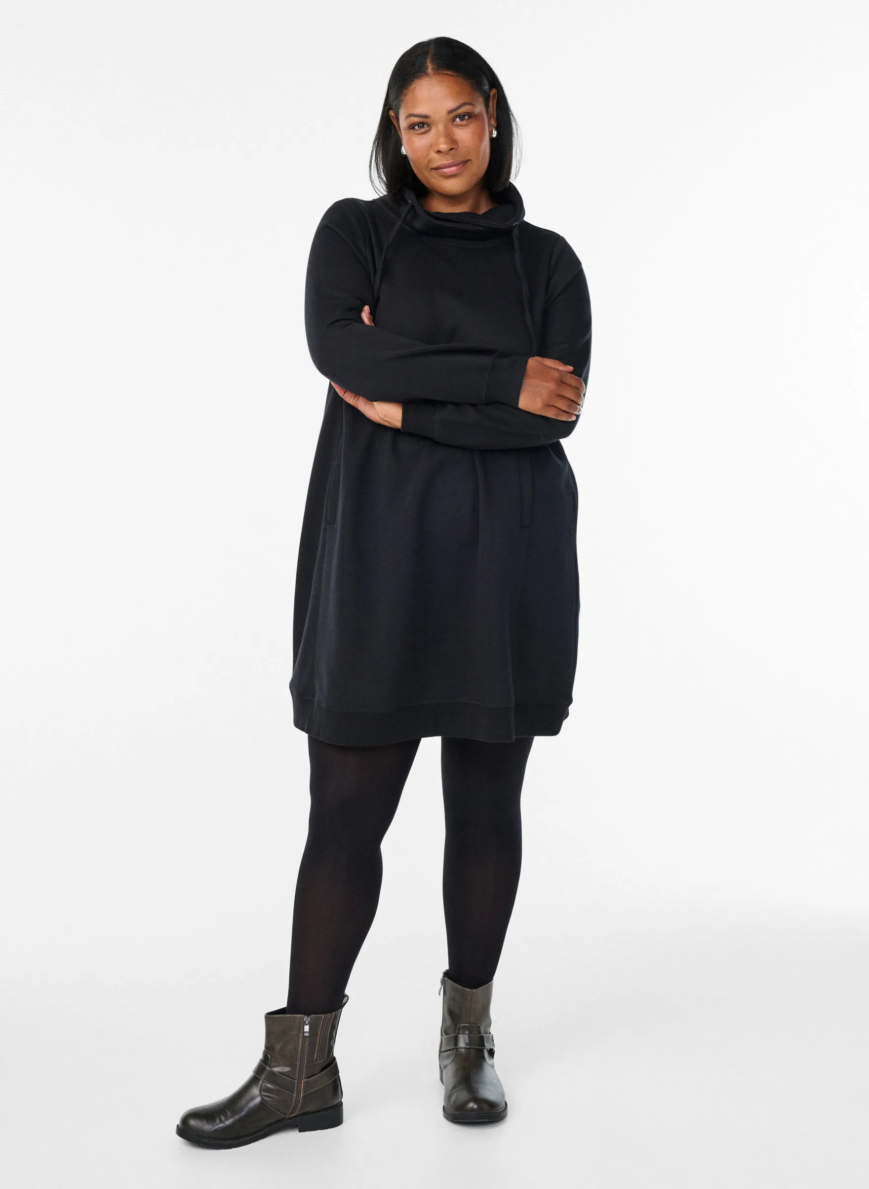 FLASH - Kurzes Sweatshirtkleid mit Stehkragen und Taschen