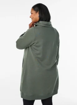 FLASH - Kurzes Sweatshirtkleid mit Stehkragen und Taschen