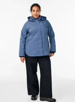 Funktionelle kurze Winterjacke mit Kapuze