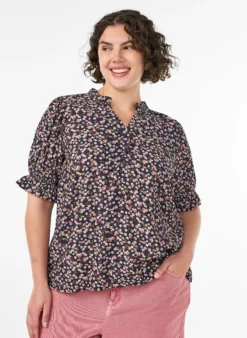 Geblümte Bluse aus Viskose mit kurzen Ärmeln und Smockdetails