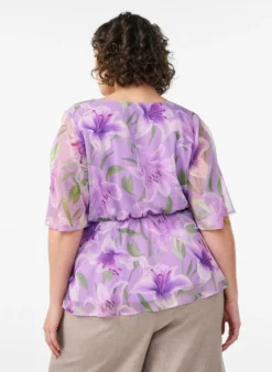Geblümte Chiffonbluse mit kurzen Ärmeln