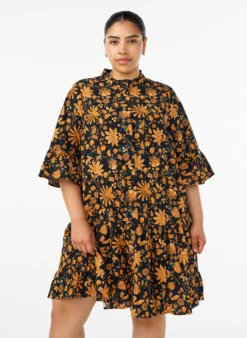 Geblümtes Kleid aus Baumwolle mit Rüschendetails und lockerer A-Linien-Form