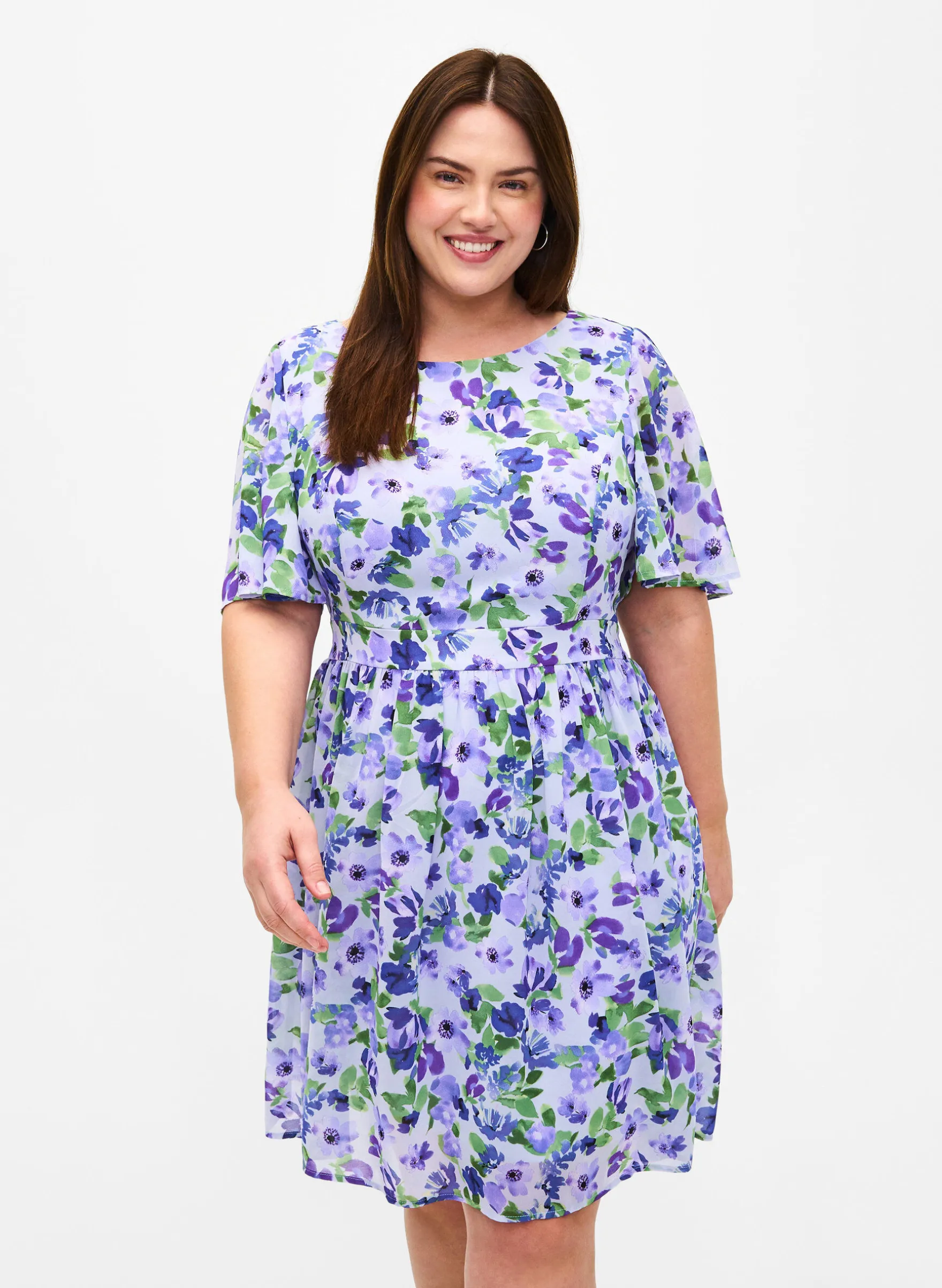 Geblümtes Kleid mit kurzen Ärmeln