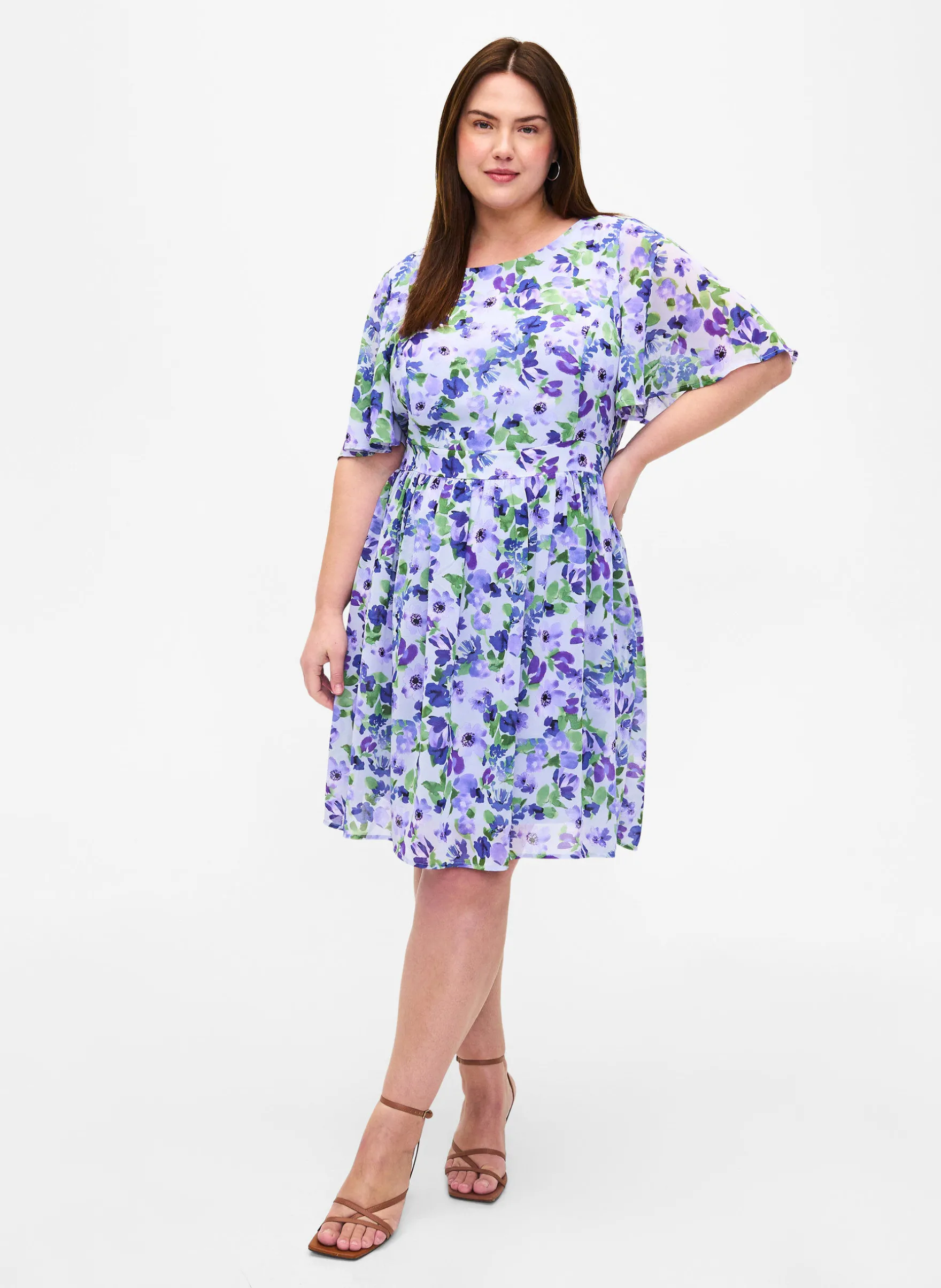 Geblümtes Kleid mit kurzen Ärmeln