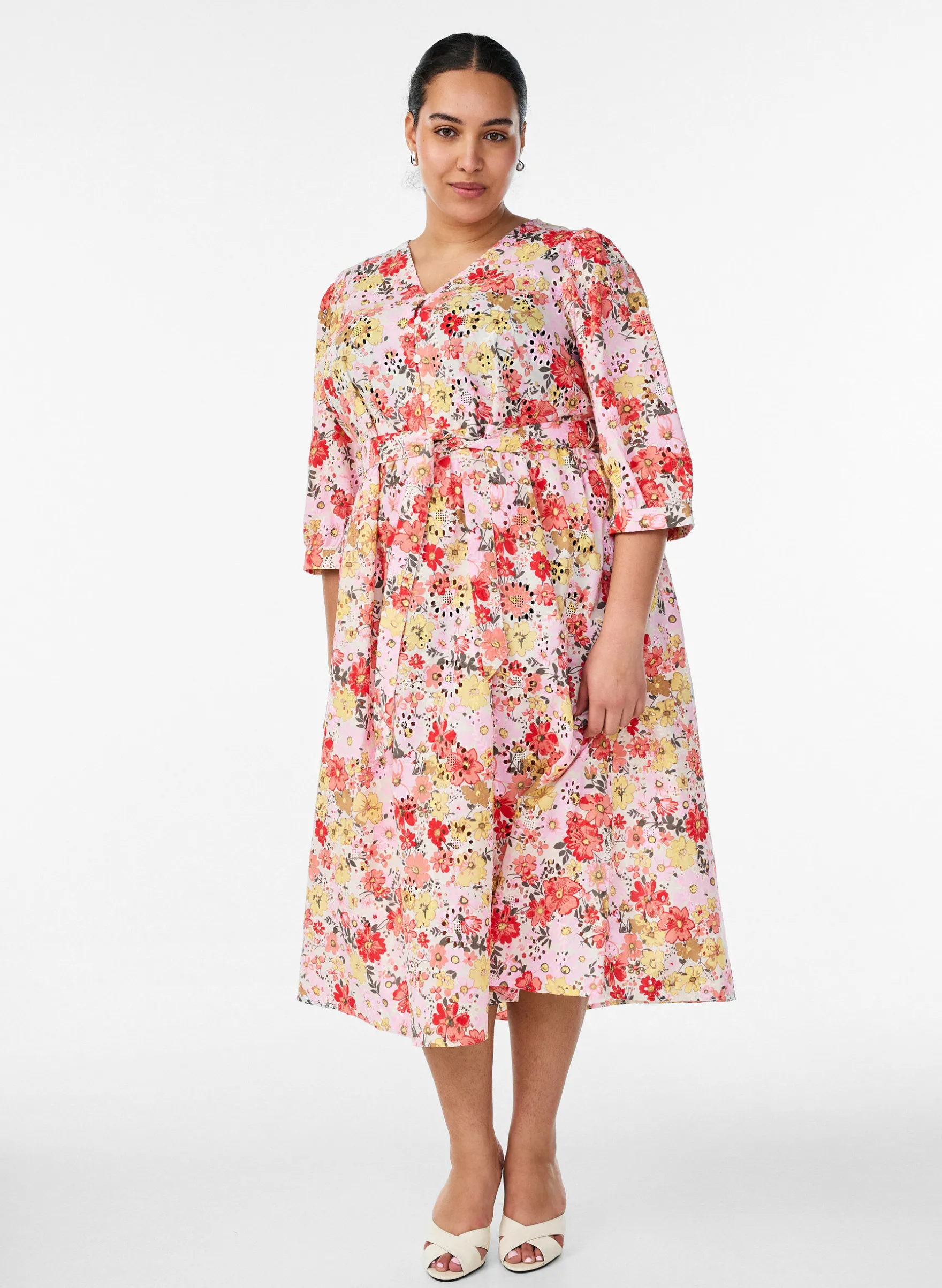 Geblümtes Midikleid mit Lochstickerei und Bindegürtel