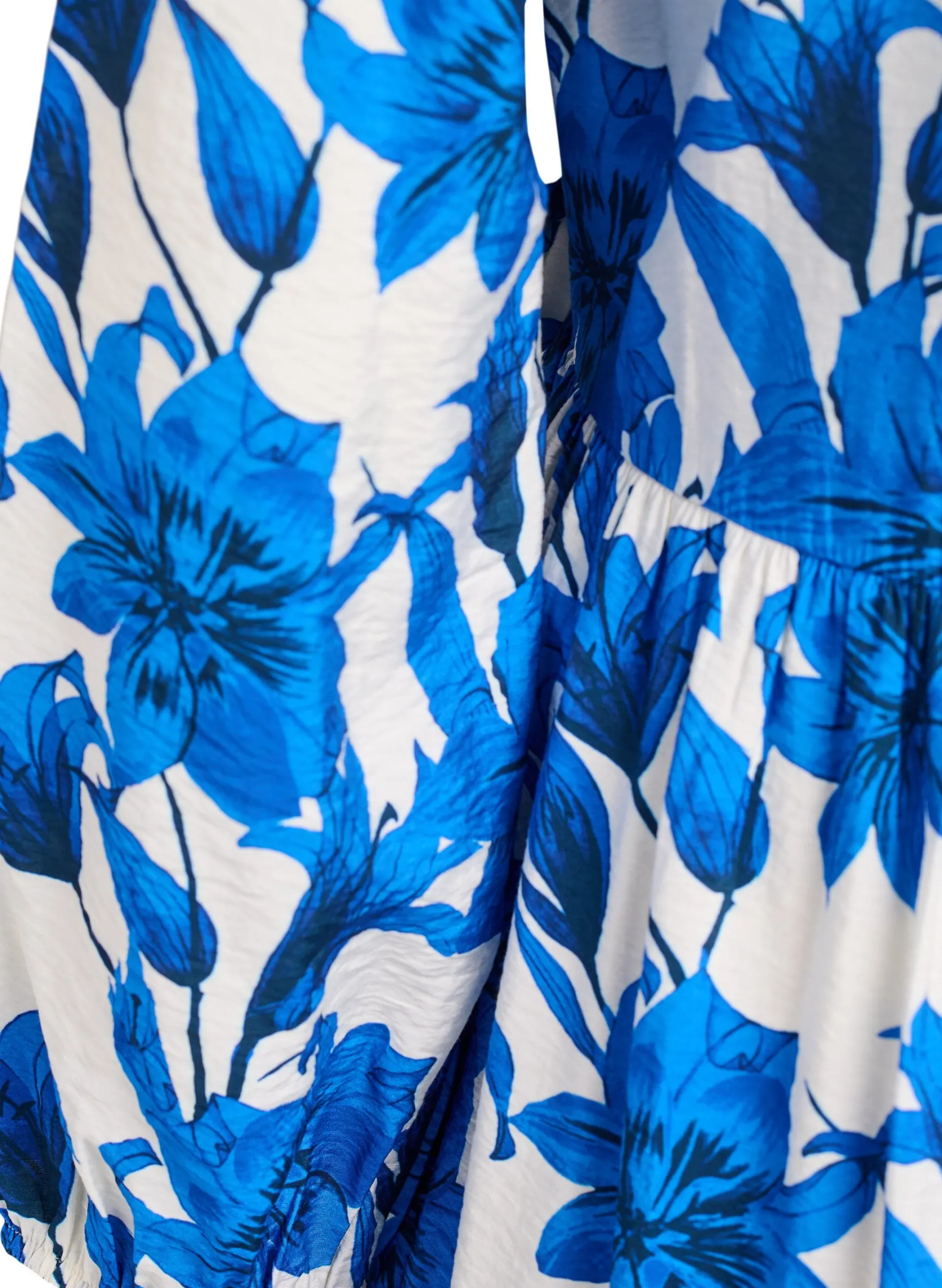 Geblümtes Wickelkleid mit Bindegürtel