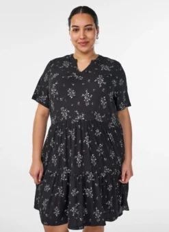 Gemustertes Kleid mit Einsätzen
