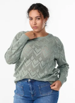 Gemusterte Strickbluse mit welligem Rand und Rundhalsausschnitt