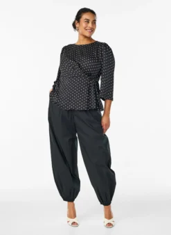 Gepunktete Bluse mit Bindeband und 3/4-Ärmeln