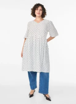 Gepunktetes Kleid mit V-Ausschnitt in A-Linie