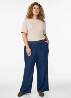 Geripptes Basic-T-Shirt mit Rundhalsausschnitt