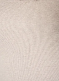 Geripptes Top mit Spitzen