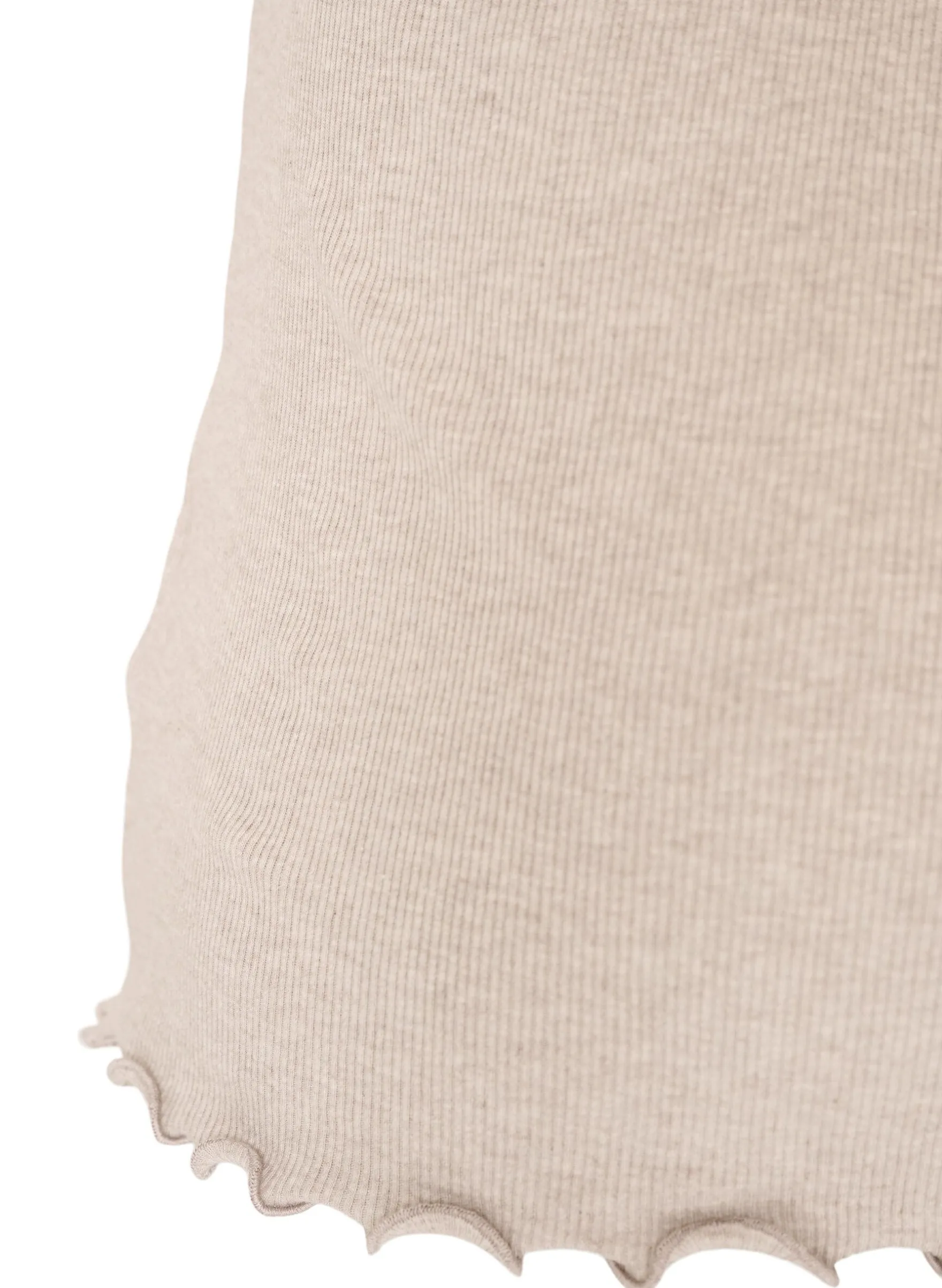 Geripptes Top mit Spitzen