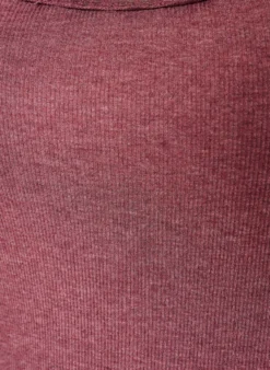 Geripptes Top mit Spitzen