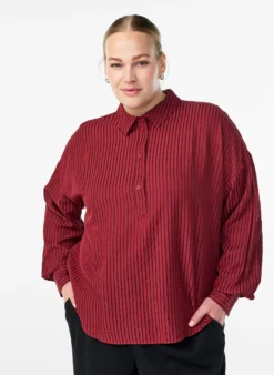Gestreifte Bluse mit Knopfdetail am Rücken