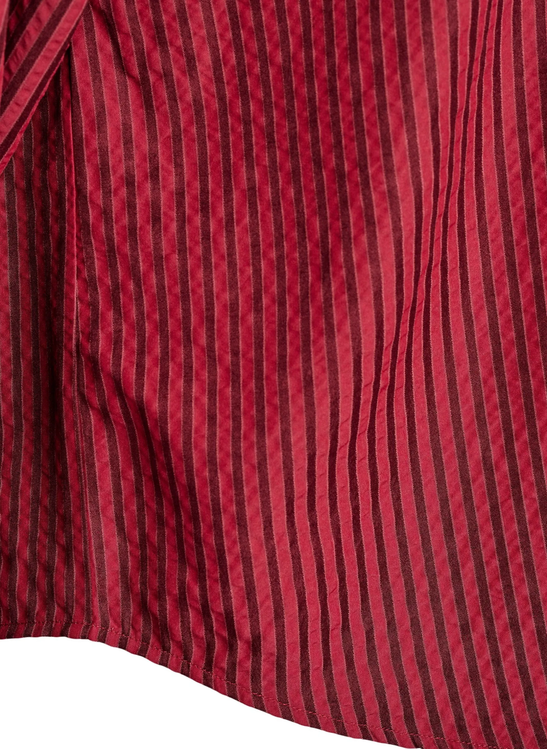 Gestreifte Bluse mit Knopfdetail am Rücken