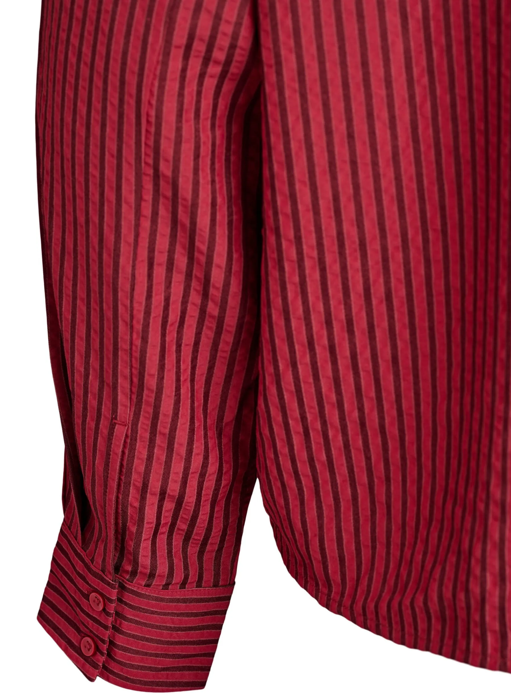 Gestreifte Bluse mit Knopfdetail am Rücken