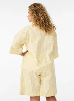 Gestreifte hoch taillierte Shorts mit lockerer Passform