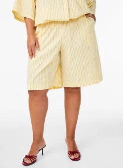 Gestreifte hoch taillierte Shorts mit lockerer Passform