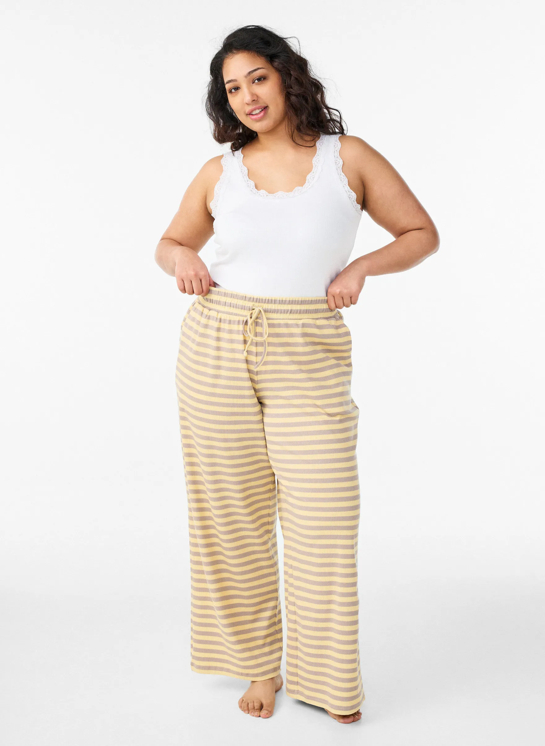 Gestreifte Schlafanzughose mit hoher Taille und weiten Beinen