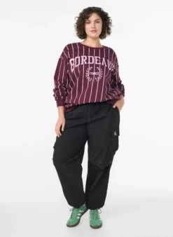 Gestreiftes Sweatshirt mit Textaufdruck