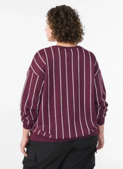 Gestreiftes Sweatshirt mit Textaufdruck