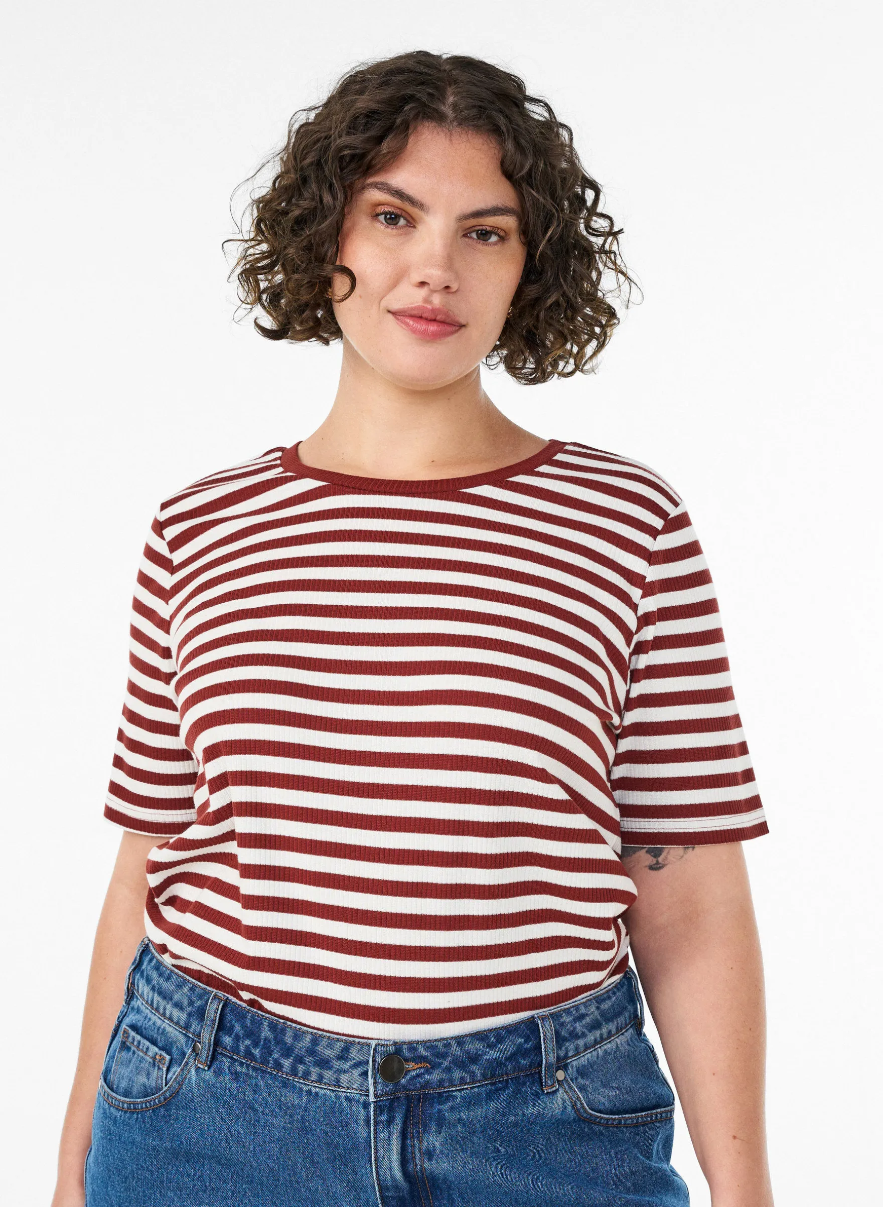 Gestreiftes T-Shirt mit gerippter Struktur