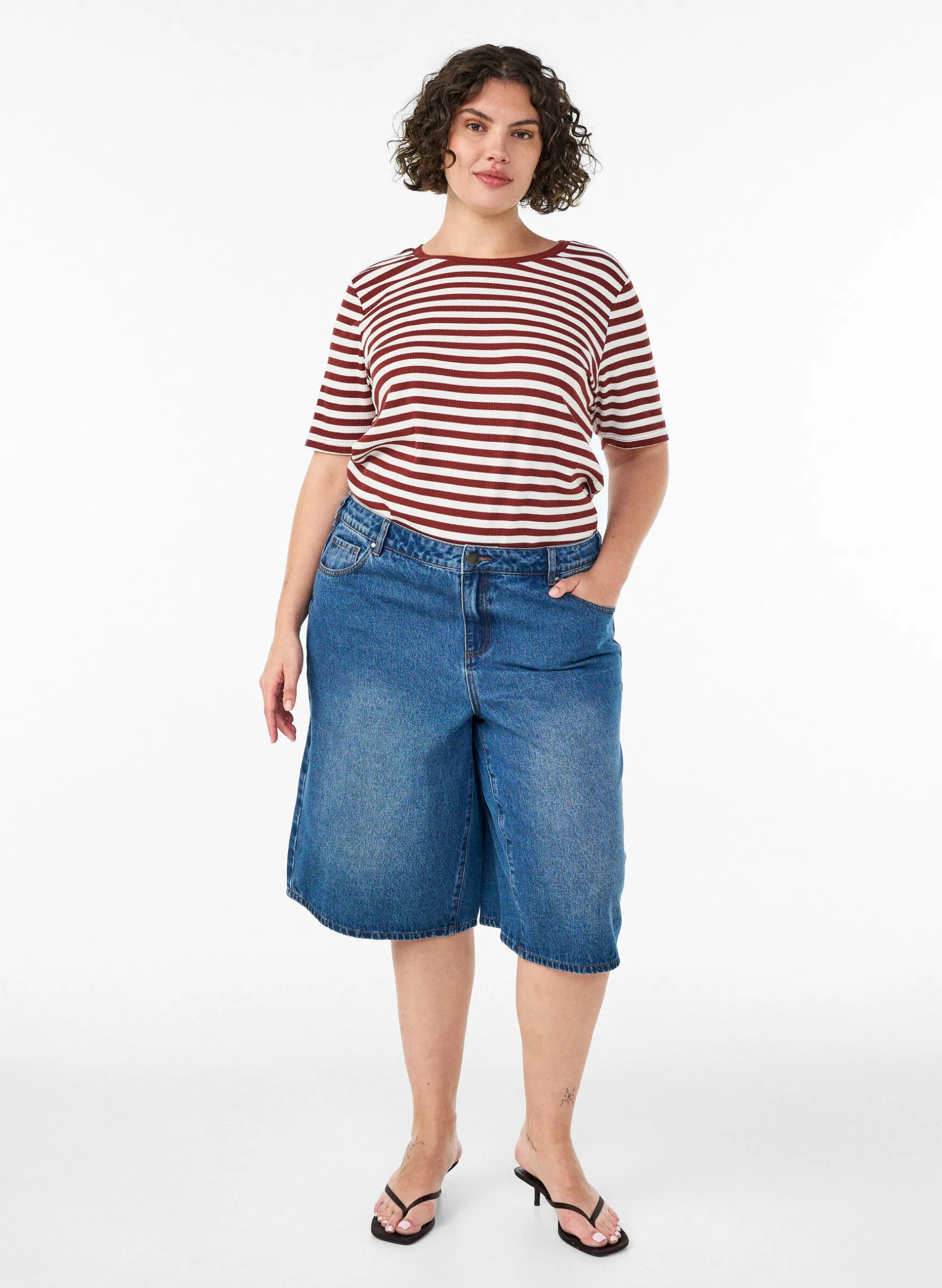 Gestreiftes T-Shirt mit gerippter Struktur
