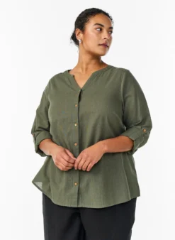 Hemdbluse aus Baumwolle mit V-Ausschnitt