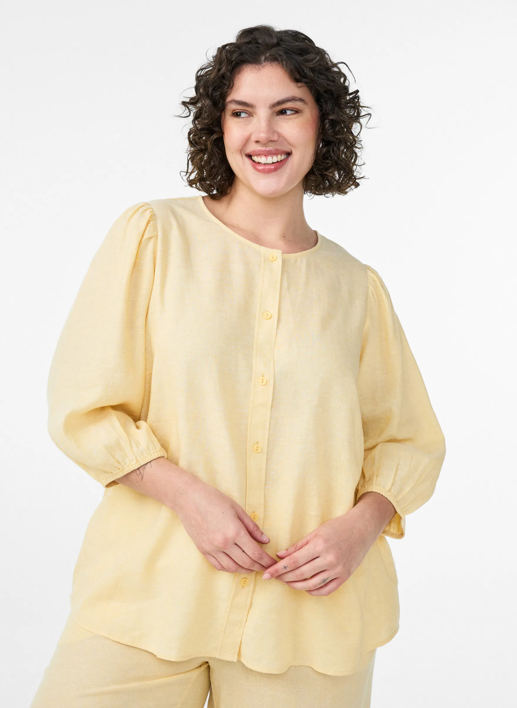 Hemdbluse aus Leinen und Viskose mit 3/4-Ärmeln