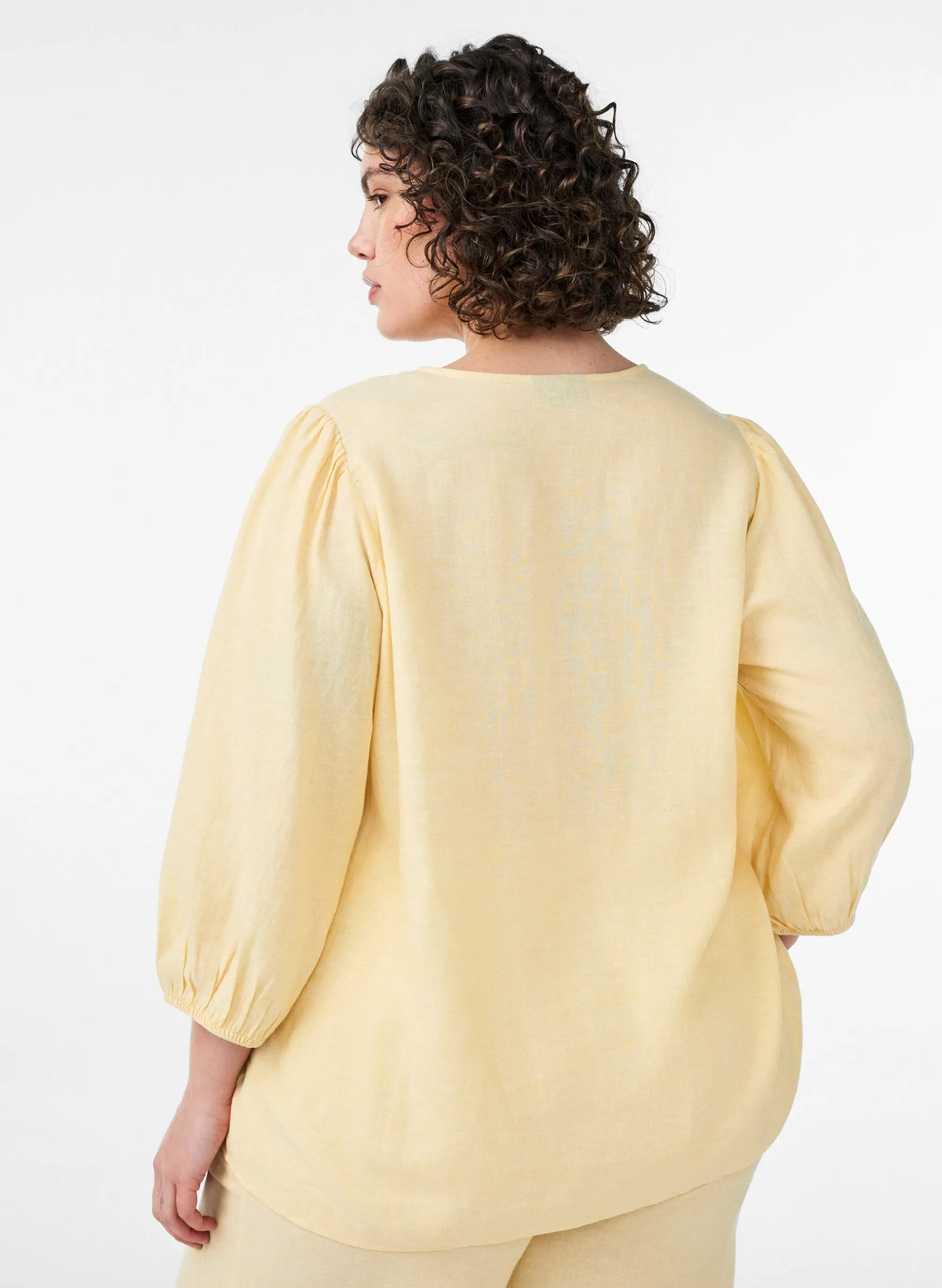 Hemdbluse aus Leinen und Viskose mit 3/4-Ärmeln