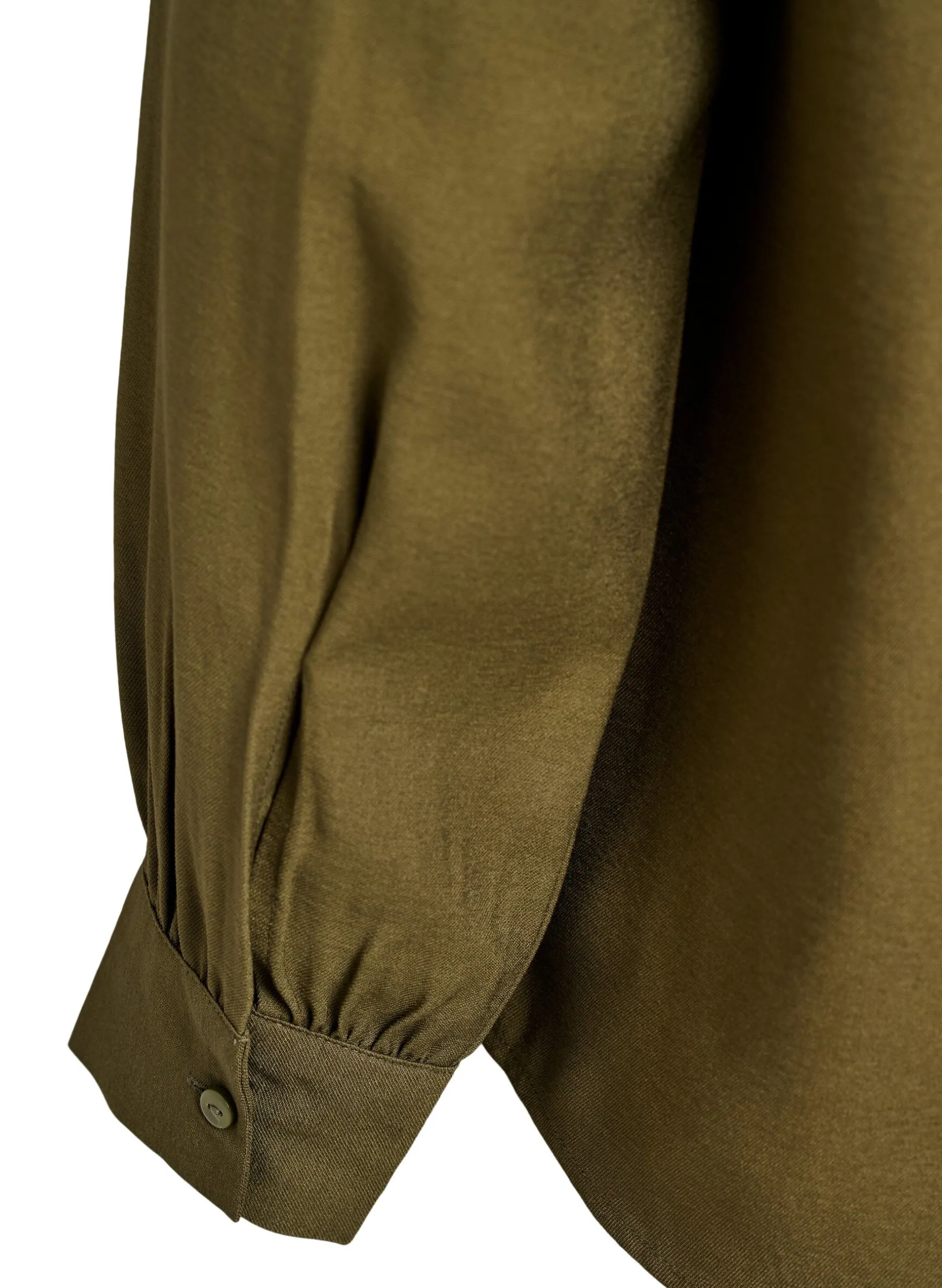Hemdbluse mit Knopfdetail am Rücken
