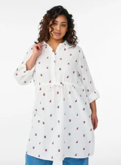 Hemdblusenkleid aus Baumwoll-Musselin mit bestickten Motiven