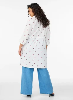 Hemdblusenkleid aus Baumwoll-Musselin mit bestickten Motiven