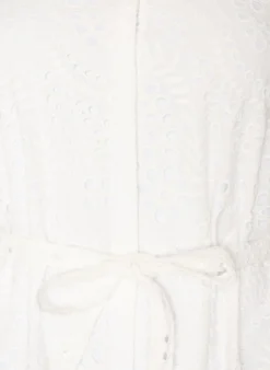 Hemdblusenkleid aus Broderie Anglaise mit Bindegürtel