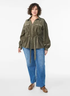 Hemdjacke aus Cord mit Bindegürtel und Taschen