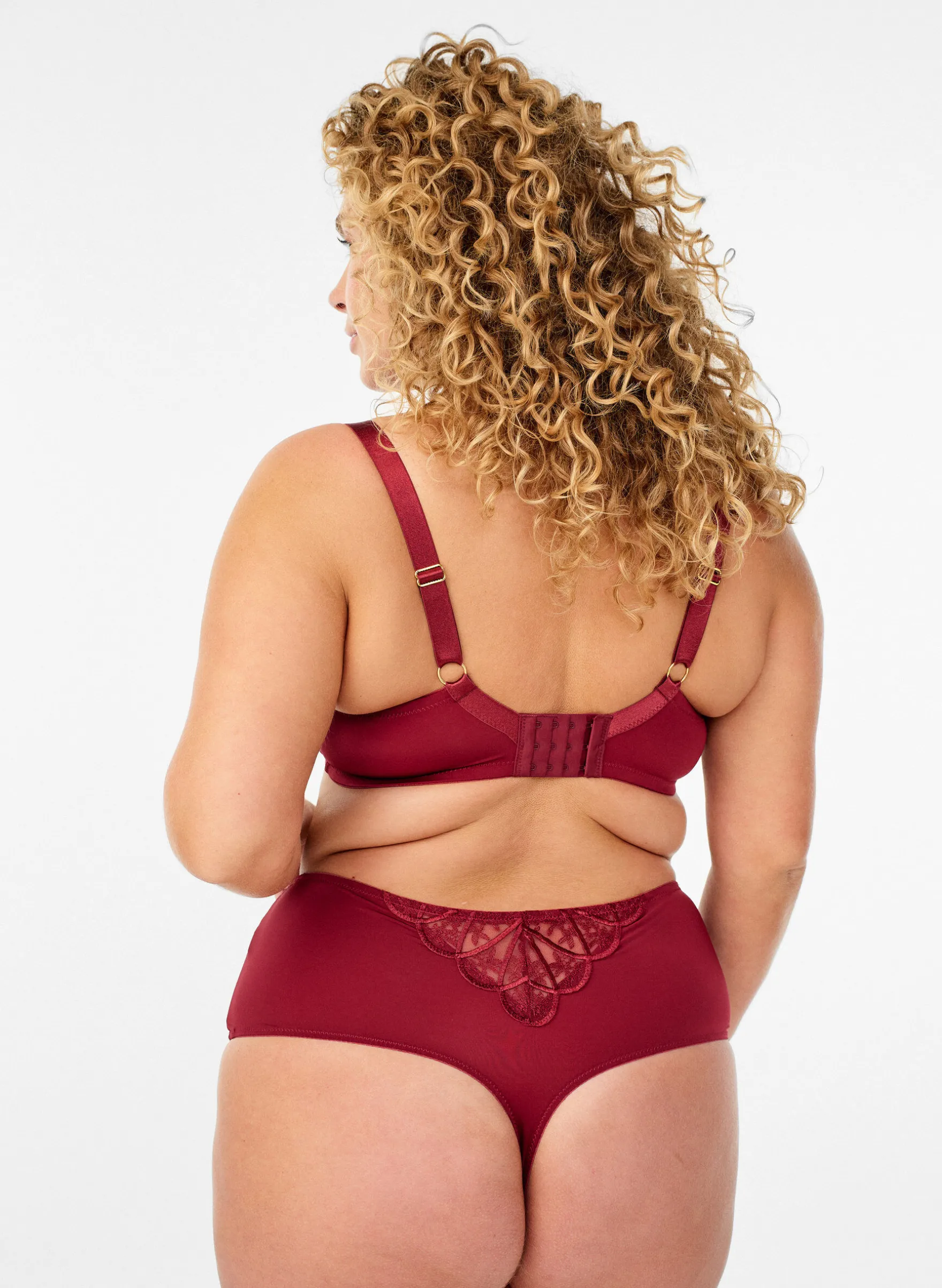 Hipster-String aus Mikrofaser mit Spitzendetails