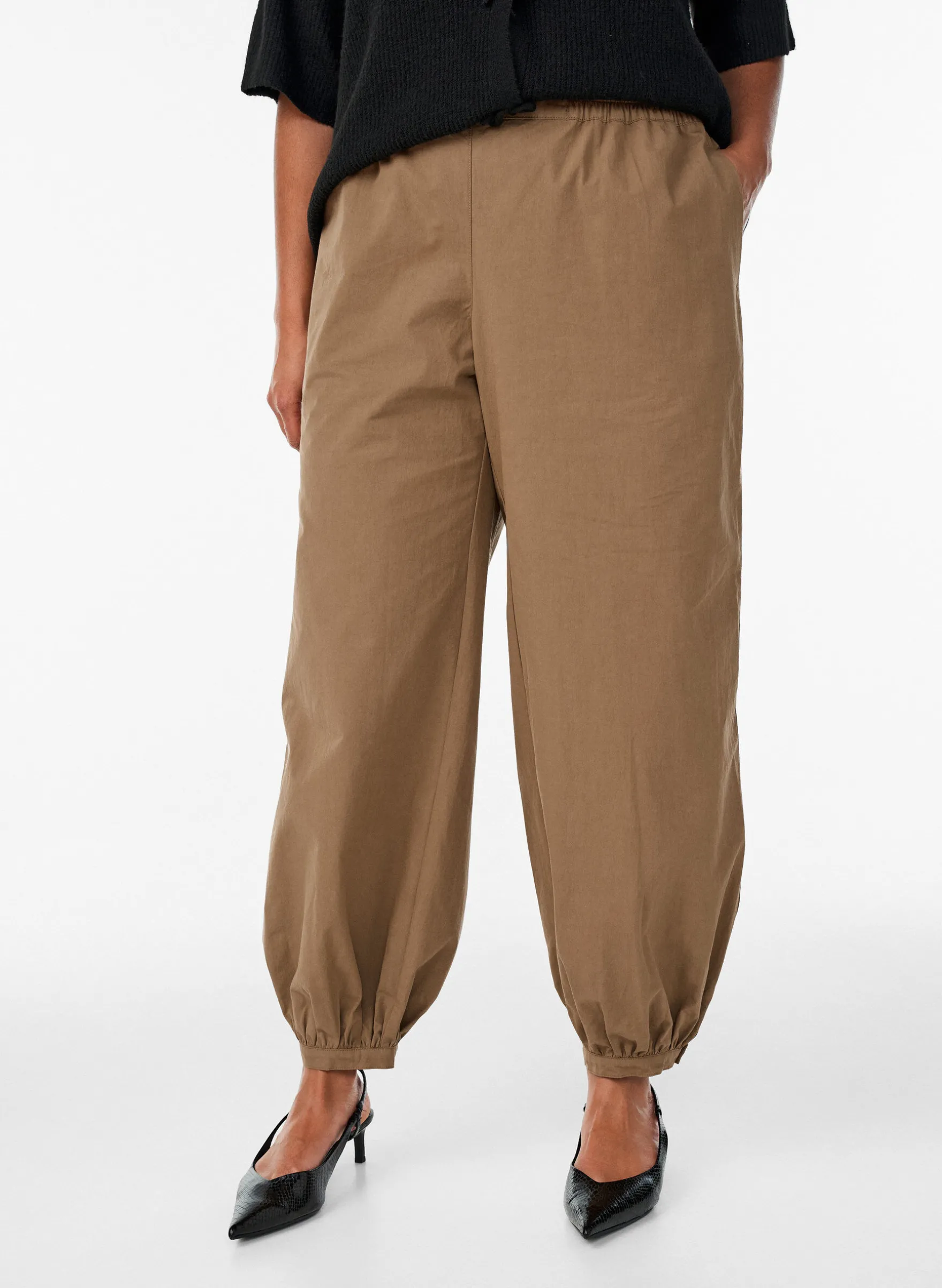 Hoch taillierte Ballonhose aus Baumwolle