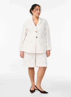 Hoch taillierte Bermudashorts aus Spitze