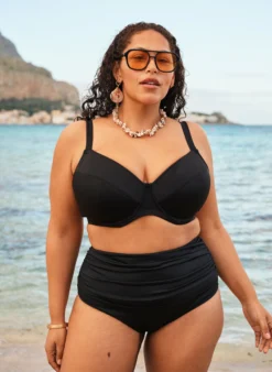 Hoch taillierte Bikinihose mit Raffung