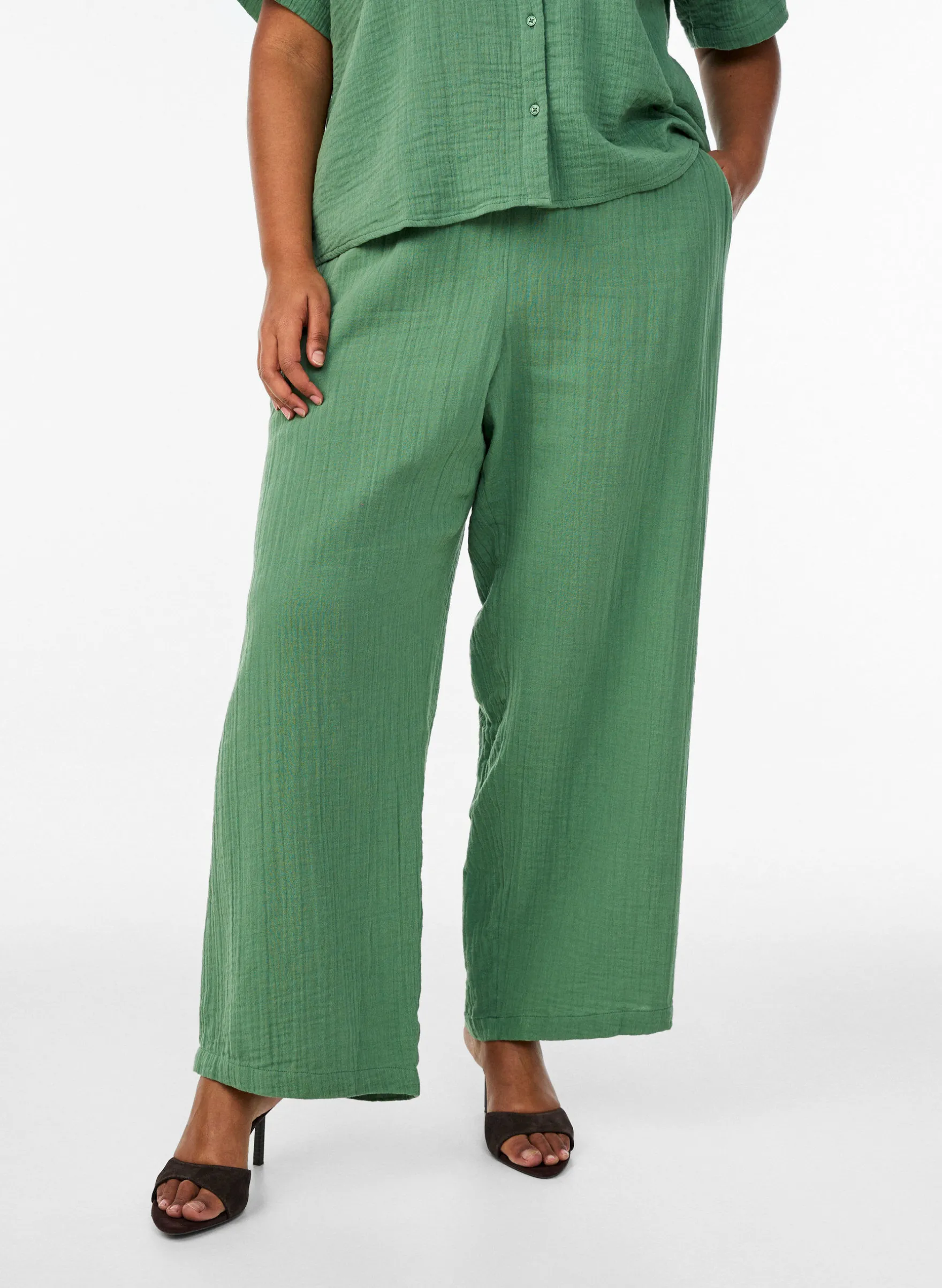 Hoch taillierte Hose aus Baumwoll-Musselin mit weitem Bein