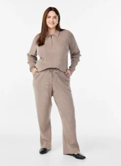 Hoch taillierte Hose aus Rippstrick mit geradem Bein