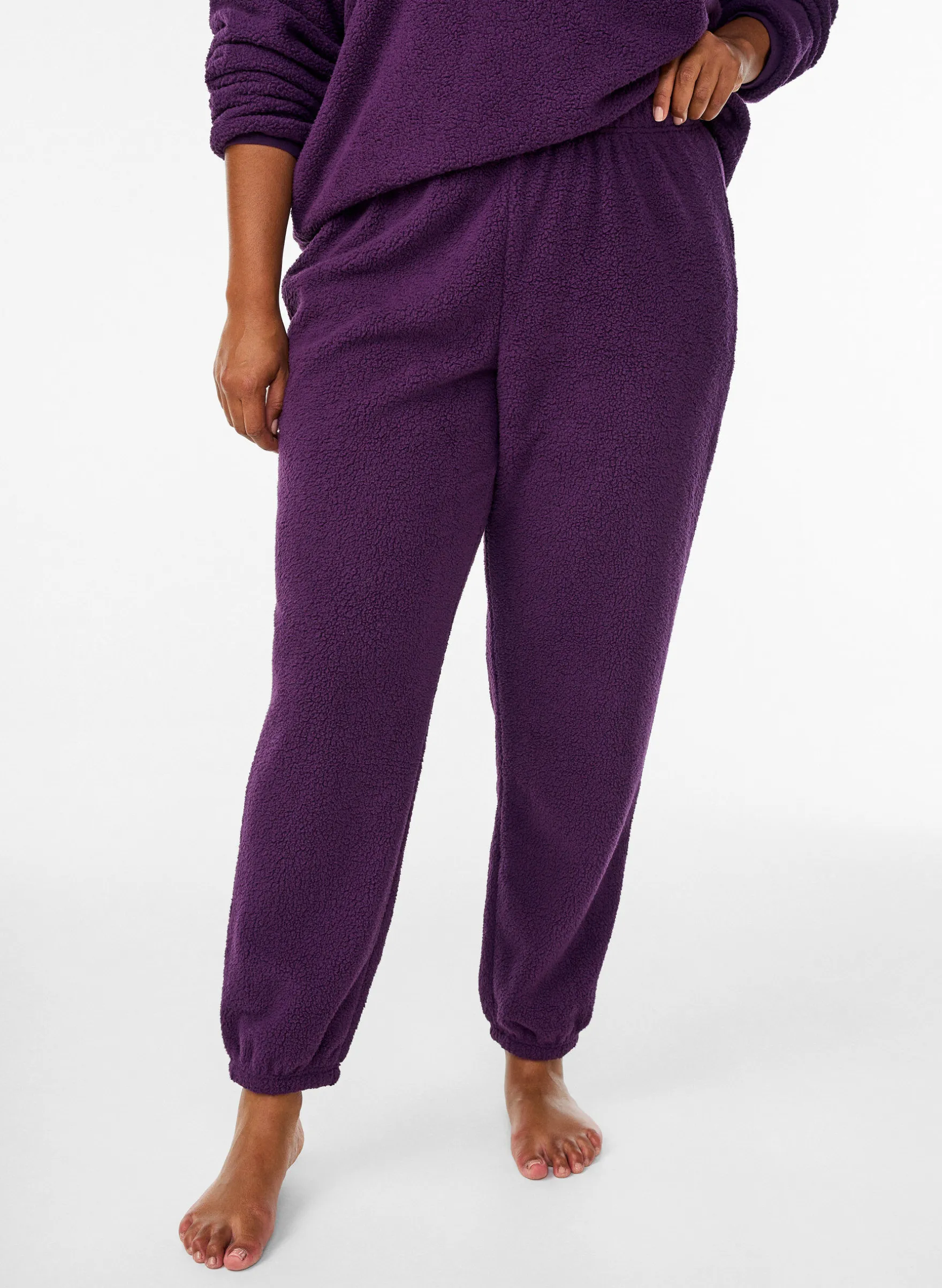 Hoch taillierte Hose aus Teddy-Fleece