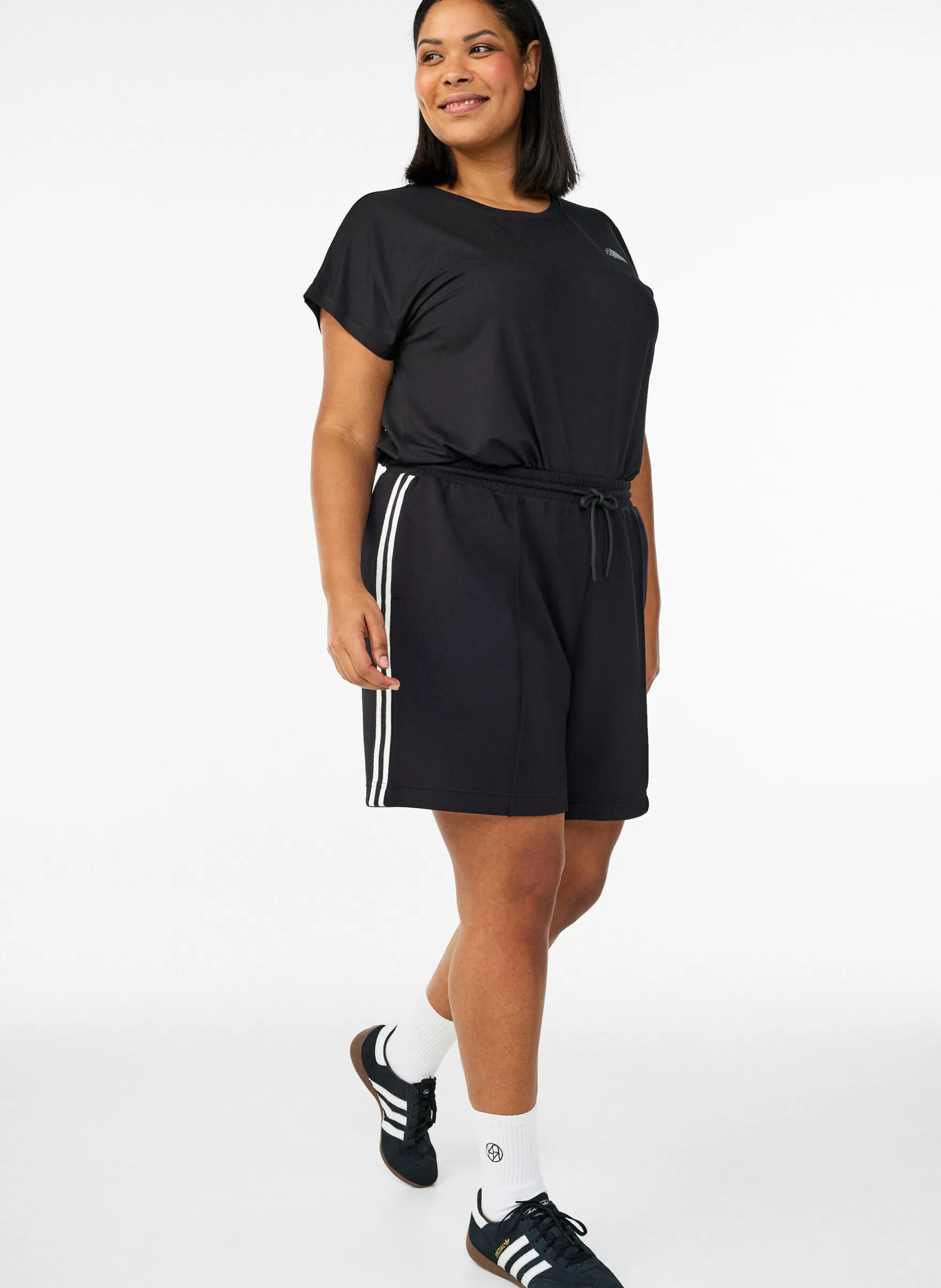 Hoch taillierte Shorts mit Streifendetails