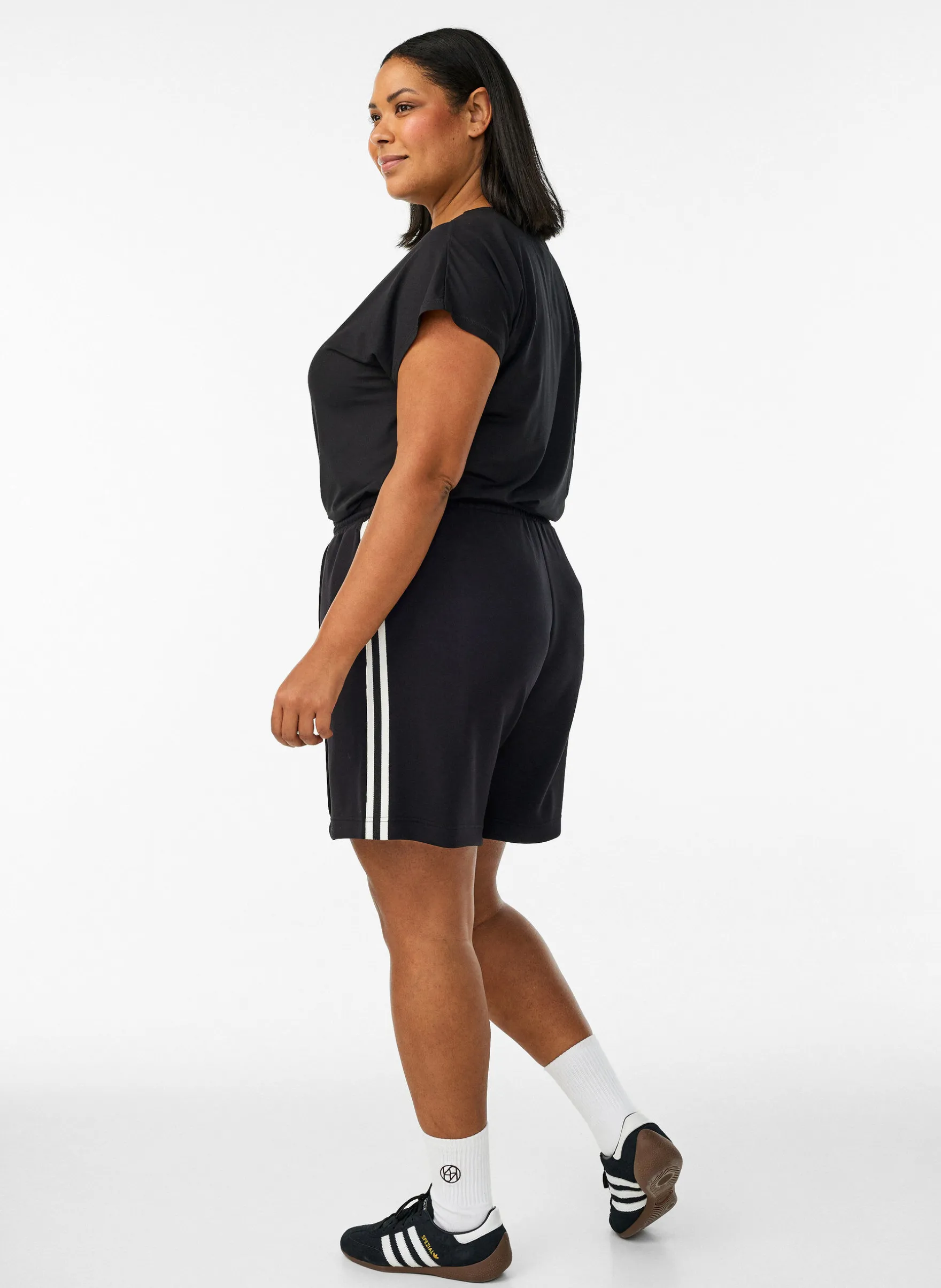 Hoch taillierte Shorts mit Streifendetails