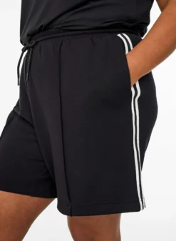 Hoch taillierte Shorts mit Streifendetails