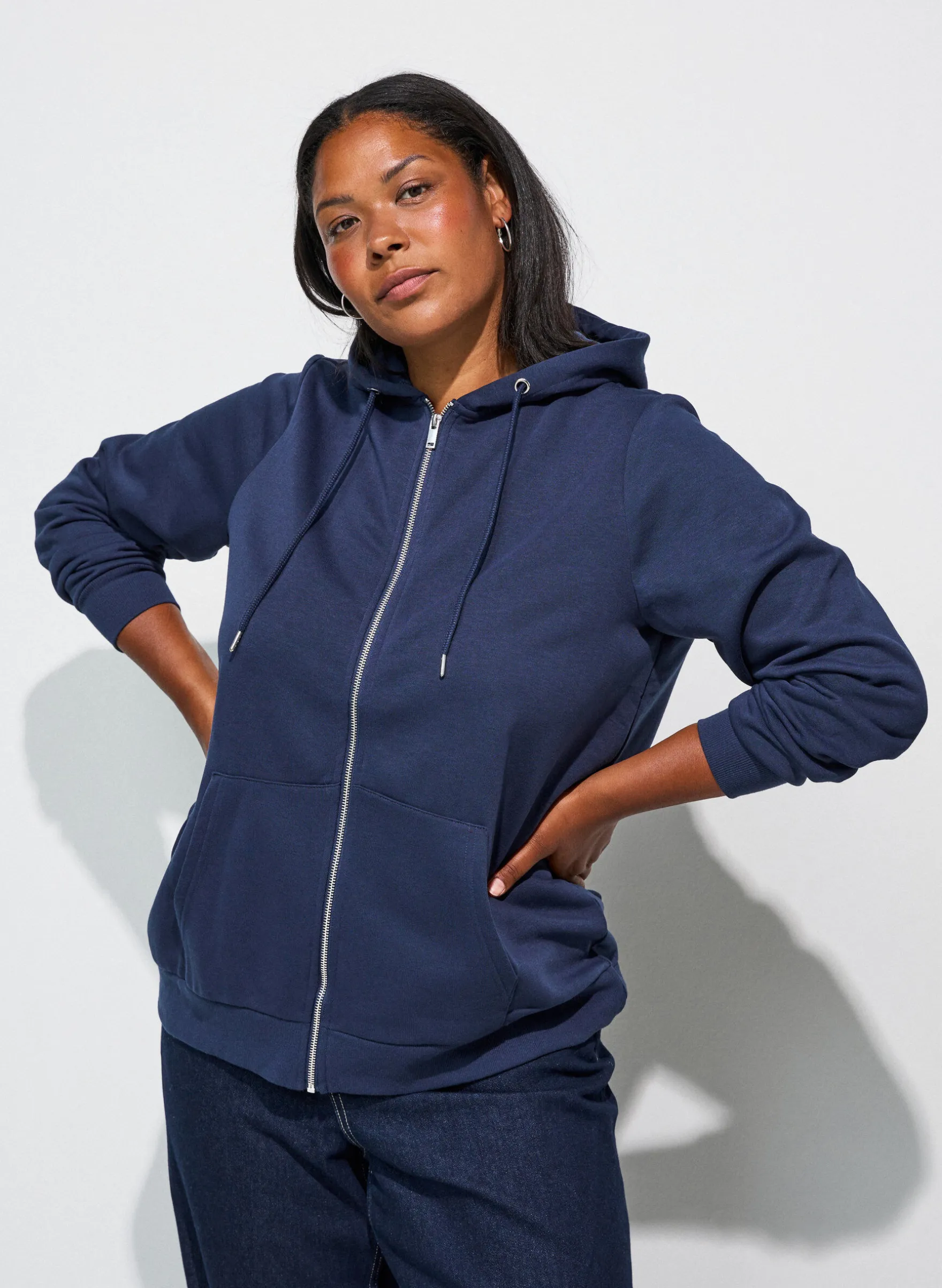 Kapuzensweatshirt mit Reißverschluss und Taschen