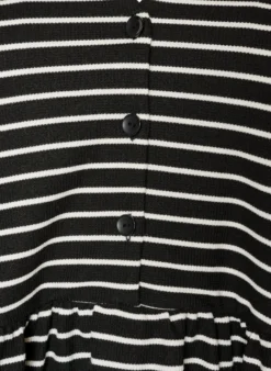 Kleid mit gerippter Textur und Empire-Linie