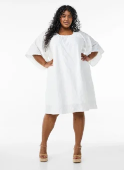 Knielanges Partykleid mit weiten Ärmeln