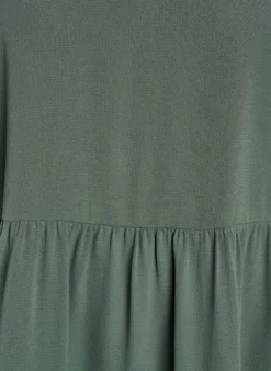 Kurzarmkleid in A-Linienform mit Schnittlinien
